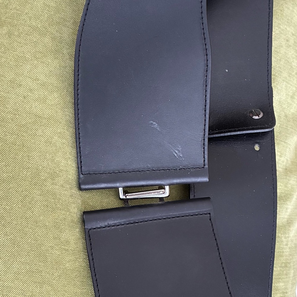 Max Mara Elegant Black Leather Women’s Belt